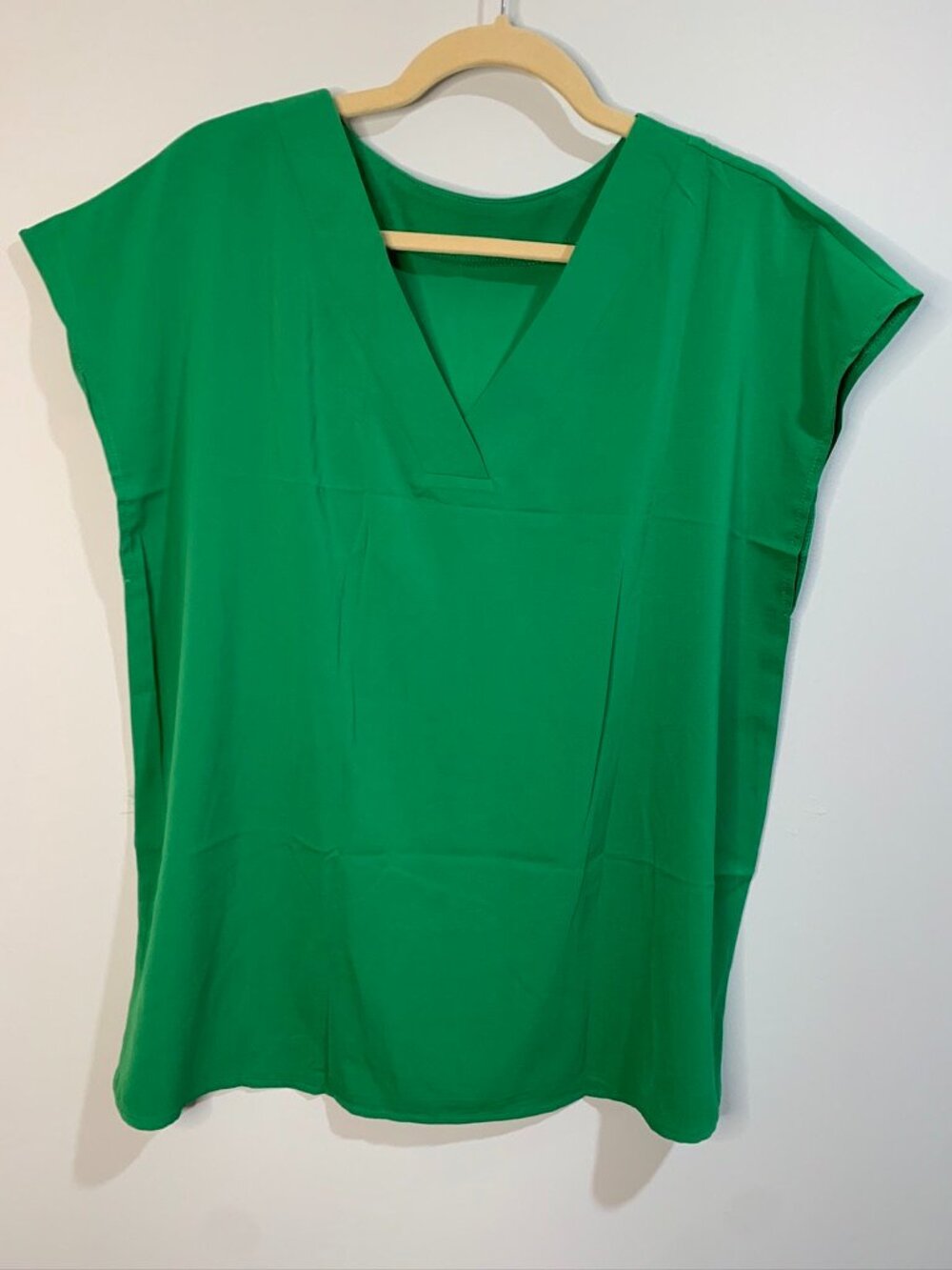 Green V Neck Blouse XL Cap Sleeve Lightweight Flowy Top Polyester
